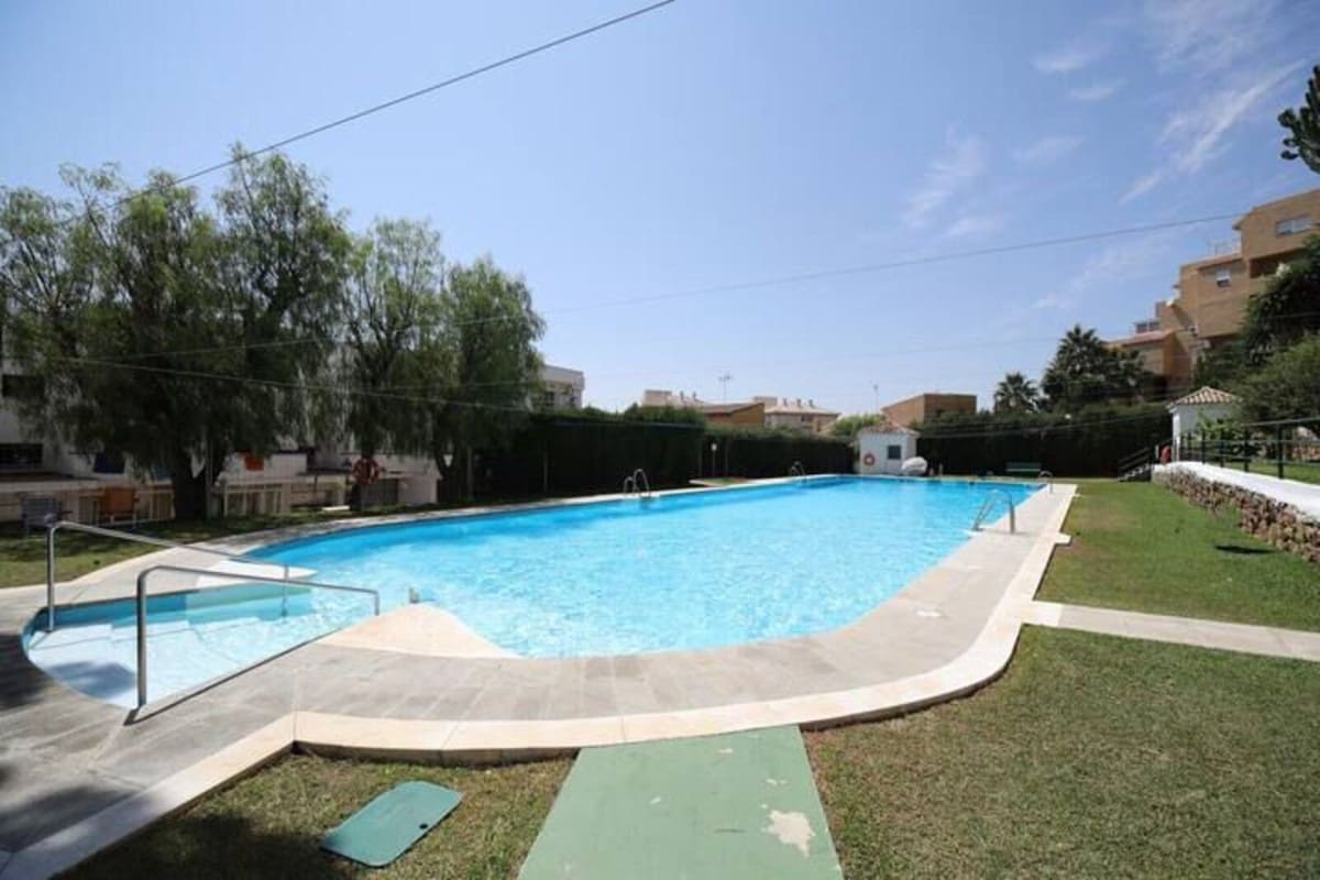1 chambre Appartement à vendre à Estepona avec piscine - 315 000 € (Ref: 9950137)