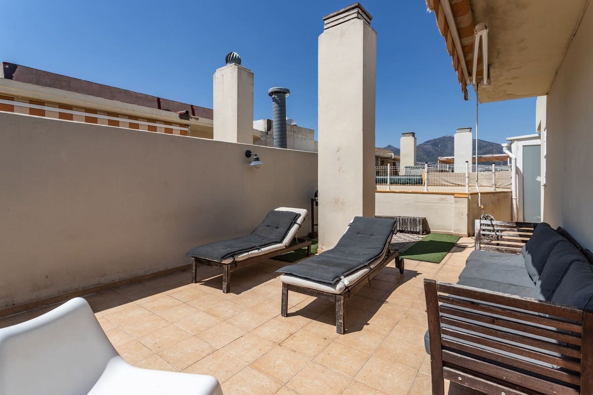 2 bedroom Penthouse for sale in Fuengirola with pool - € 450,000 (Ref: 9950161)