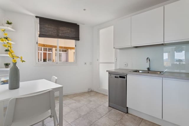 2 bedroom Penthouse for sale in Fuengirola with pool - € 450,000 (Ref: 9950161)