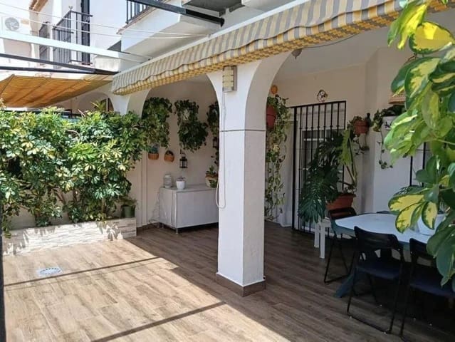 3 soveværelse Byhus til salg i Torremolinos med swimmingpool - € 449.000 (Ref: 9950435)