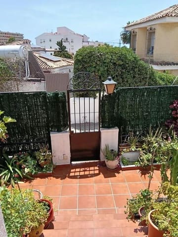 3 soveværelse Byhus til salg i Torremolinos med swimmingpool - € 449.000 (Ref: 9950435)
