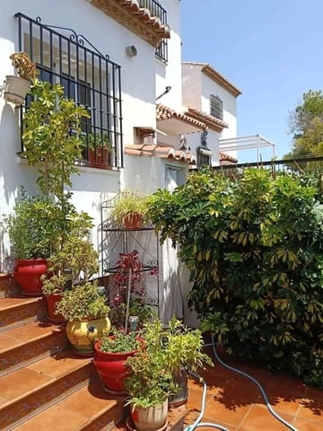 3 soveværelse Byhus til salg i Torremolinos med swimmingpool - € 449.000 (Ref: 9950435)
