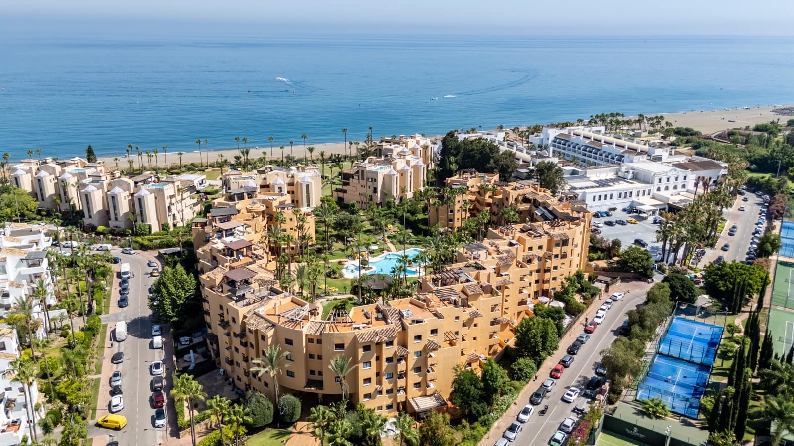 2 bedroom Apartment for sale in Costalita with pool garage - € 475,000 (Ref: 9952868)