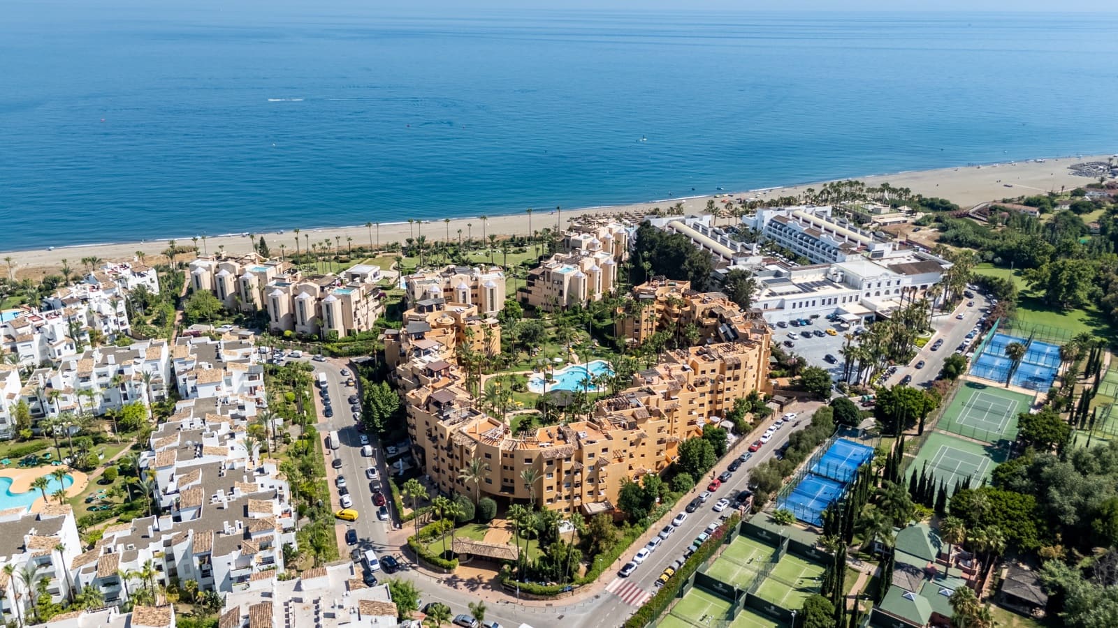 2 bedroom Apartment for sale in Costalita with pool garage - € 475,000 (Ref: 9952868)