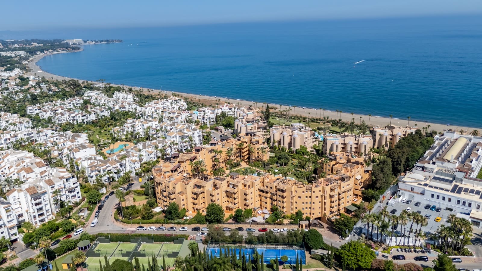 2 bedroom Apartment for sale in Costalita with pool garage - € 475,000 (Ref: 9952868)