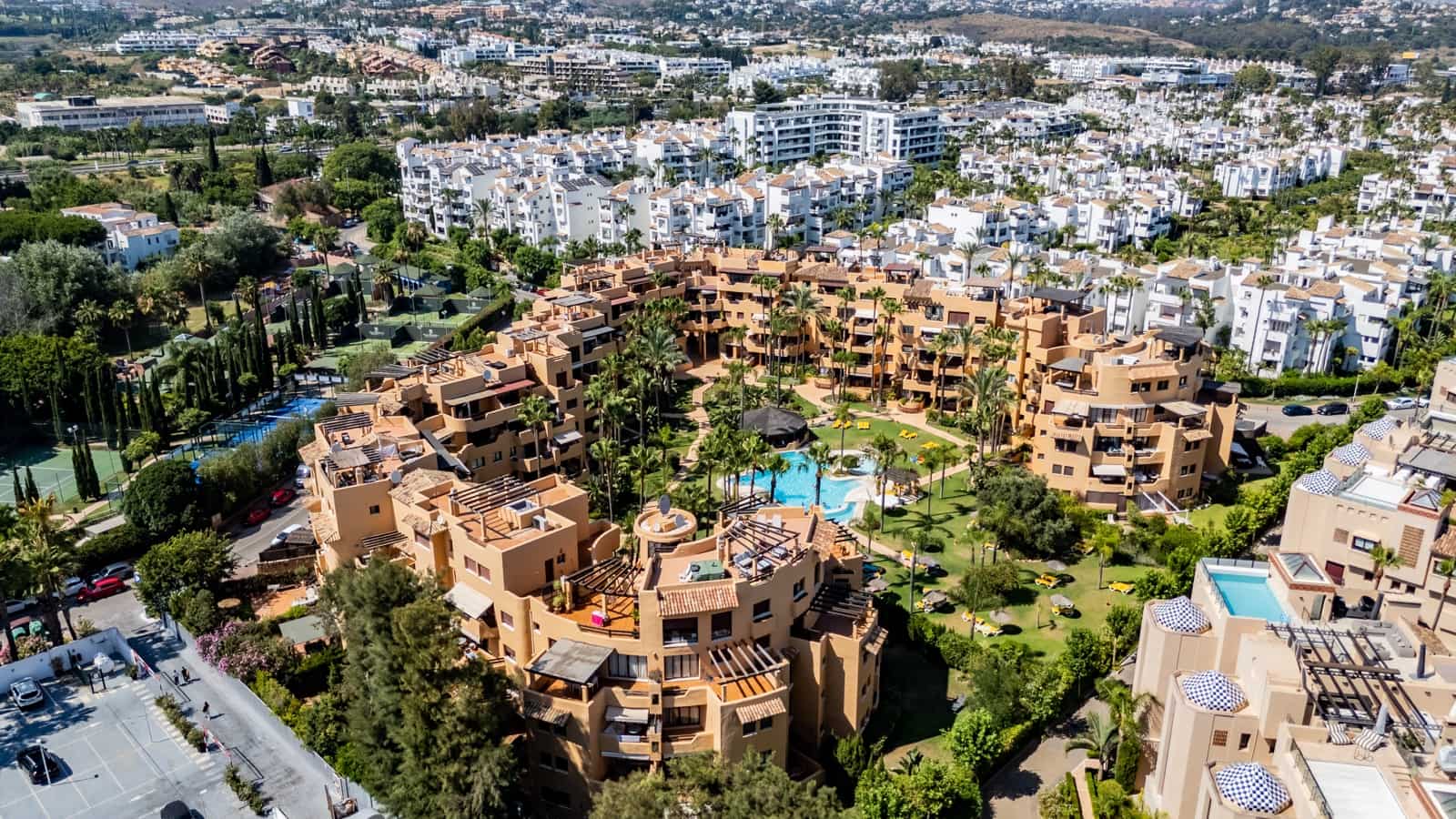 2 bedroom Apartment for sale in Costalita with pool garage - € 475,000 (Ref: 9952868)