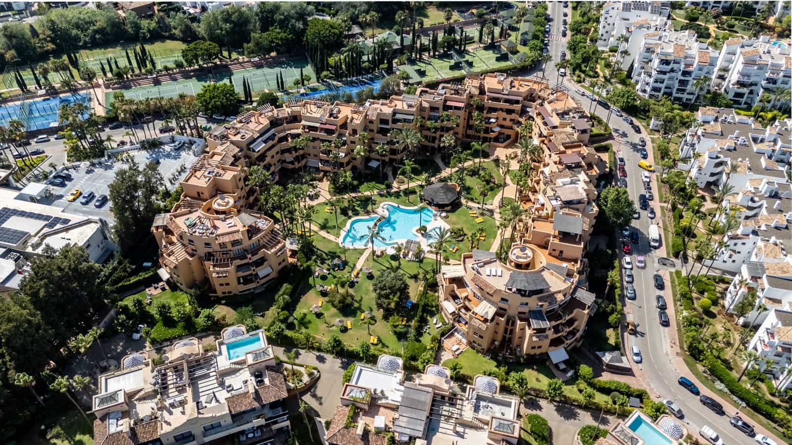 2 bedroom Apartment for sale in Costalita with pool garage - € 475,000 (Ref: 9952868)