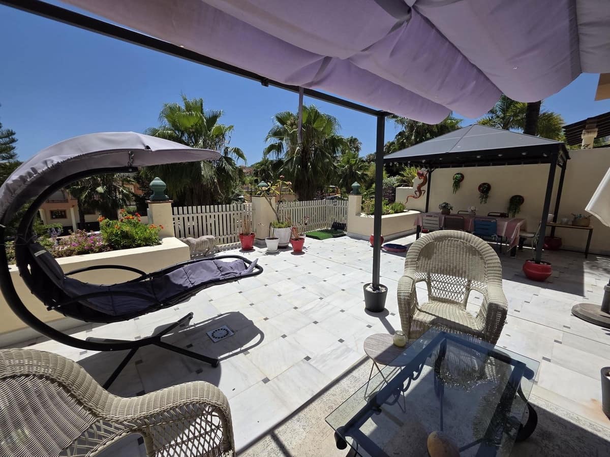 5 sypialnia Dom na sprzedaż w Coin z basenem garażem - 495 950 € (Ref: 9956301)