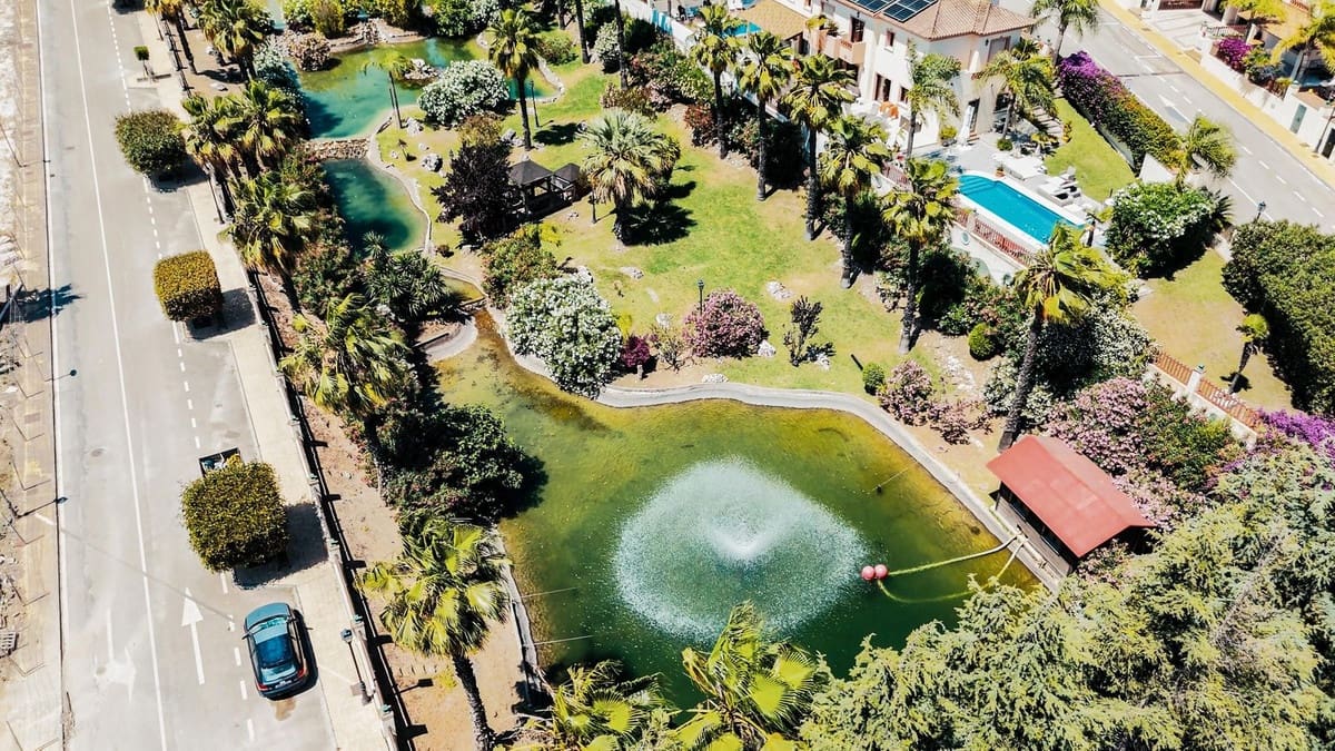 5 sypialnia Dom na sprzedaż w Coin z basenem garażem - 495 950 € (Ref: 9956301)