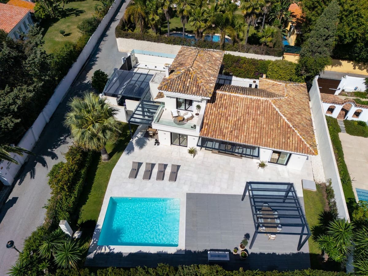 Chalet de 4 habitaciones en San Pedro de Alcantara en venta con piscina garaje - 3.295.000 € (Ref: 9968638)