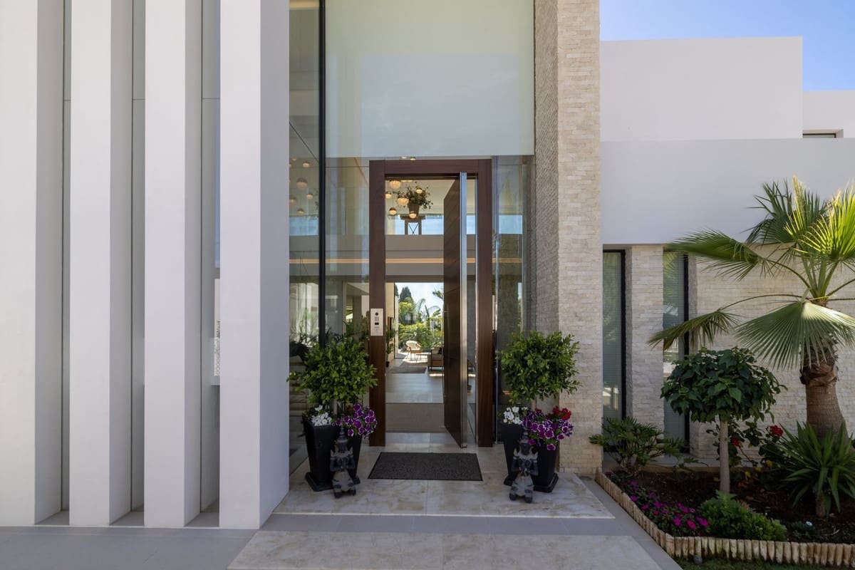 7 sovrum Villa till salu i El Paraiso med pool garage - 15 000 000 € (Ref: 9968639)