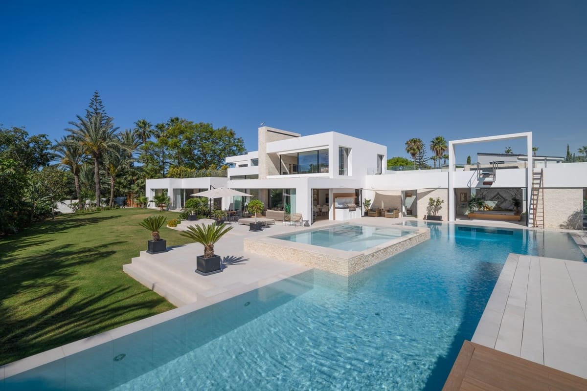 7 sovrum Villa till salu i El Paraiso med pool garage - 15 000 000 € (Ref: 9968639)