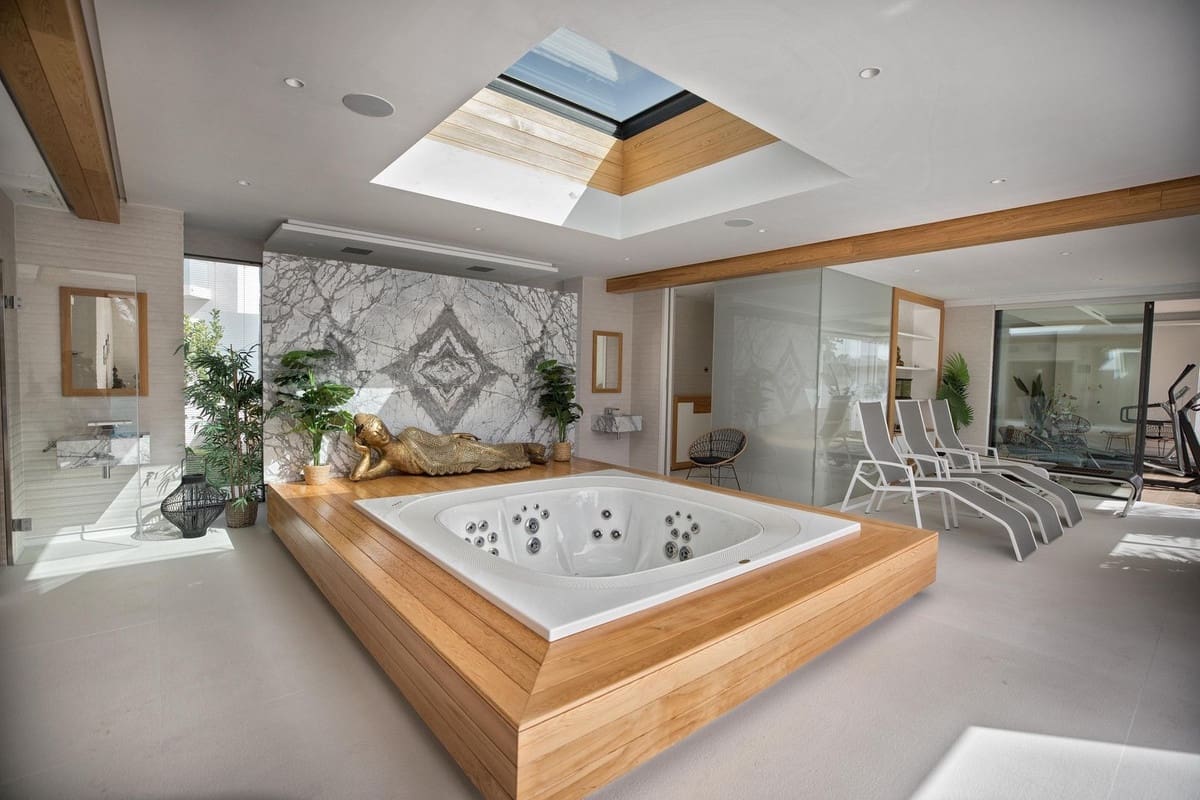 7 sovrum Villa till salu i El Paraiso med pool garage - 15 000 000 € (Ref: 9968639)