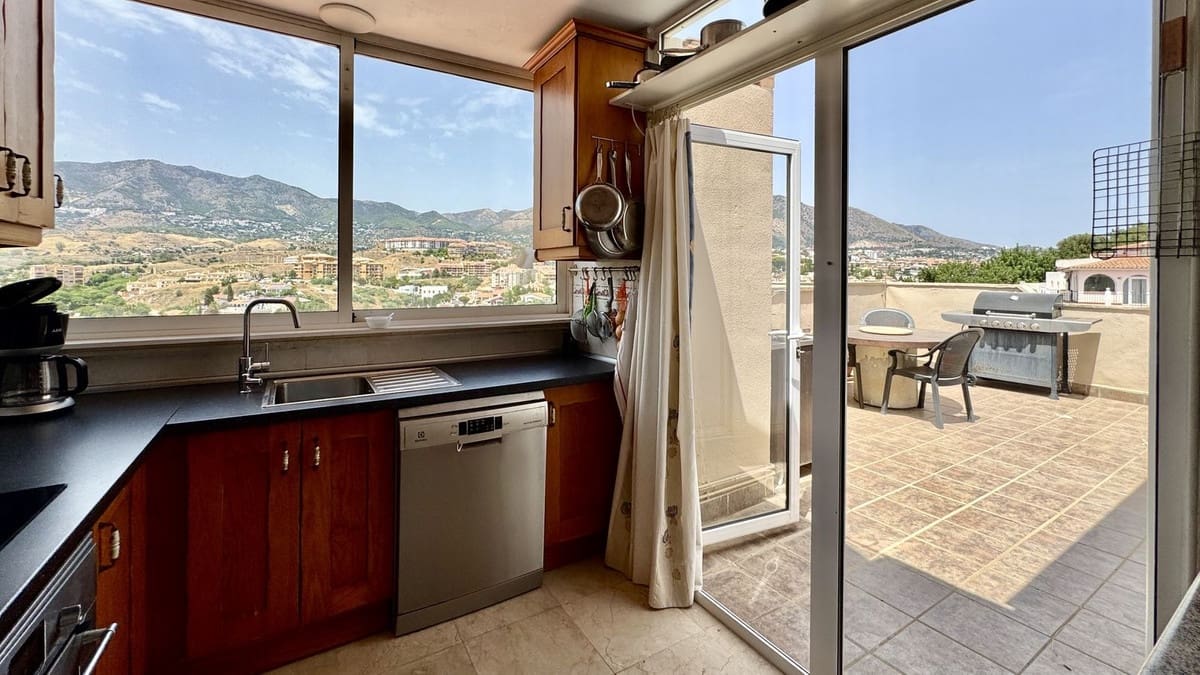 2 soverom Leilighet til salgs i Fuengirola med svømmebasseng - € 395 000 (Ref: 9968640)