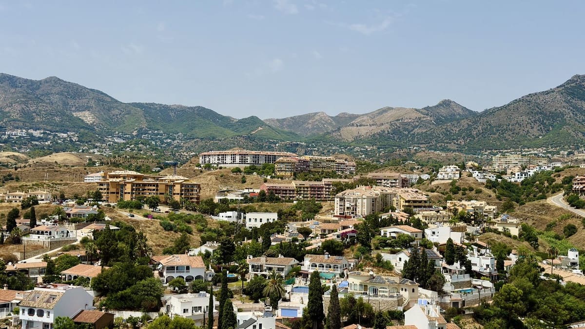 2 soverom Leilighet til salgs i Fuengirola med svømmebasseng - € 395 000 (Ref: 9968640)
