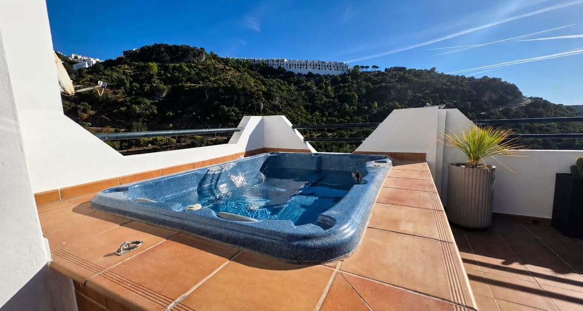 3 soveværelse Semi-Rækkehus til salg i Casares med swimmingpool - € 329.000 (Ref: 9971791)