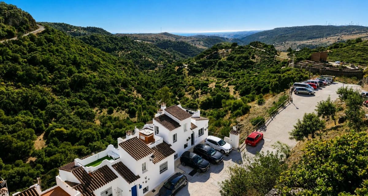 3 soveværelse Semi-Rækkehus til salg i Casares med swimmingpool - € 329.000 (Ref: 9971791)