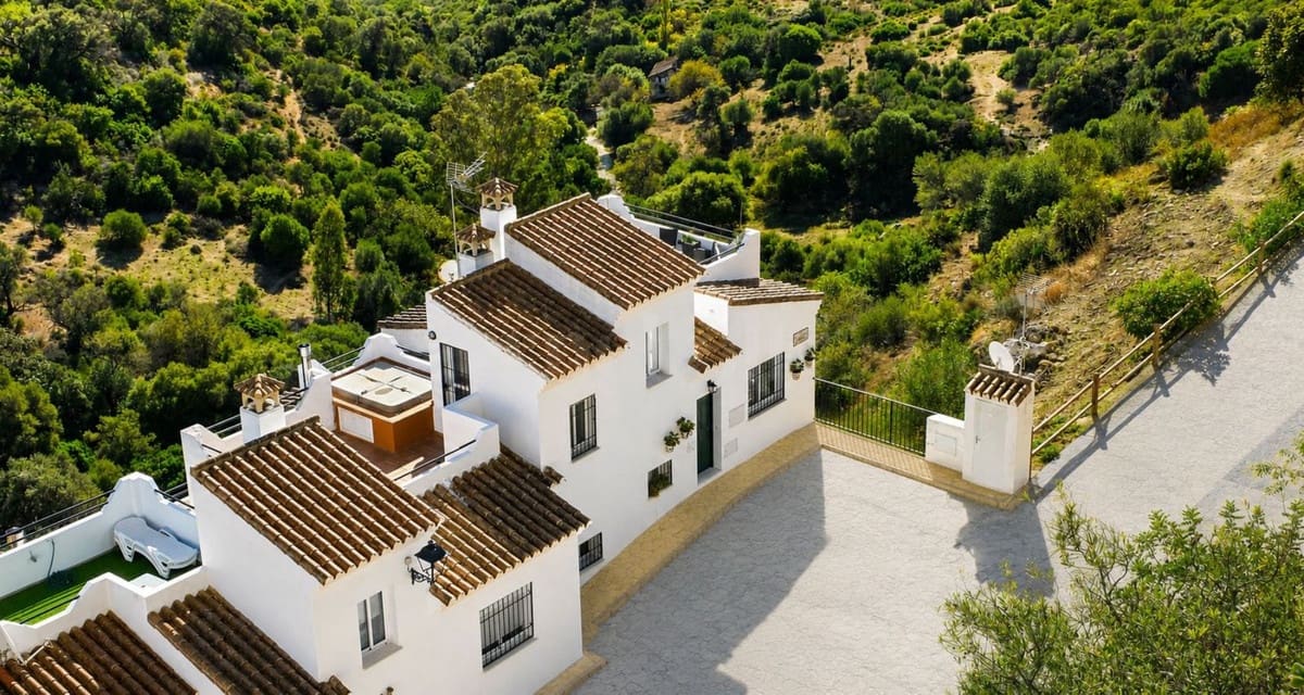 3 soveværelse Semi-Rækkehus til salg i Casares med swimmingpool - € 329.000 (Ref: 9971791)