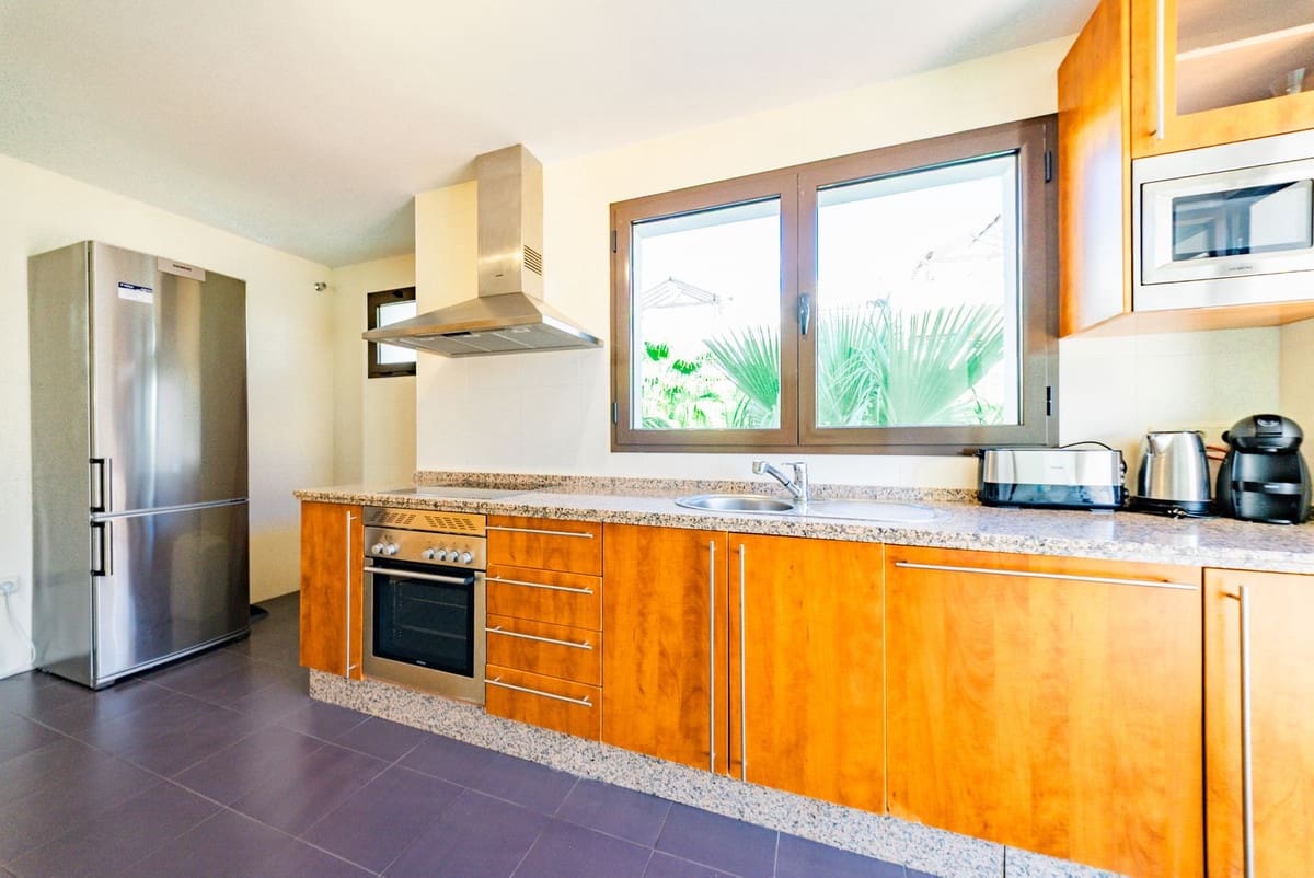 3 soveværelse Lejlighed til salg i Bahia de Casares med swimmingpool garage - € 539.950 (Ref: 9971792)