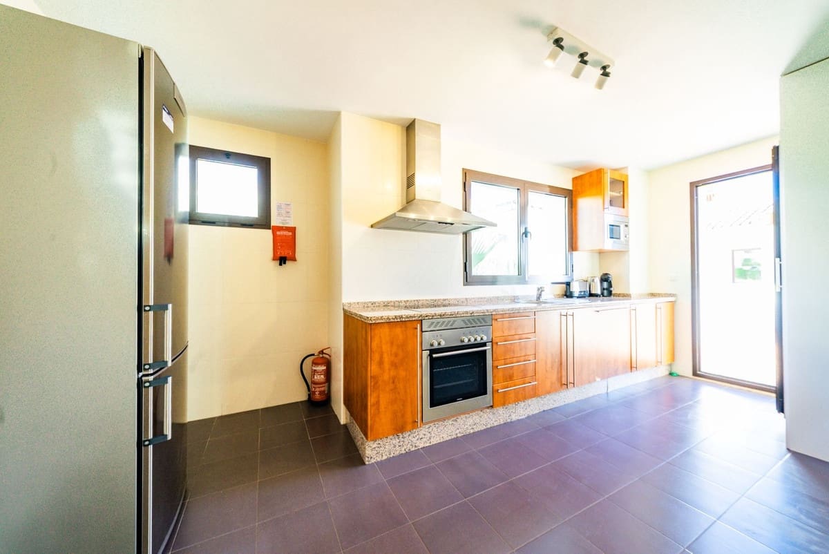 3 soveværelse Lejlighed til salg i Bahia de Casares med swimmingpool garage - € 539.950 (Ref: 9971792)