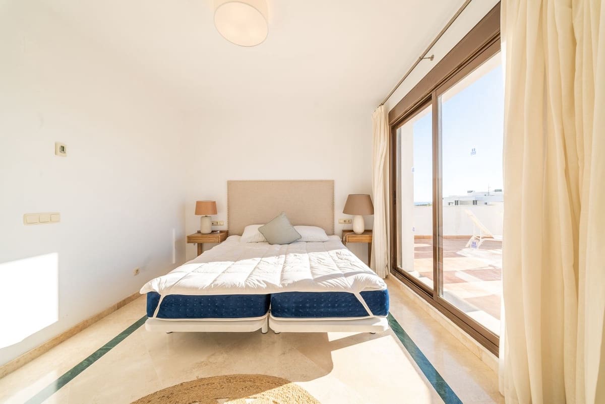 3 soveværelse Lejlighed til salg i Bahia de Casares med swimmingpool garage - € 539.950 (Ref: 9971792)