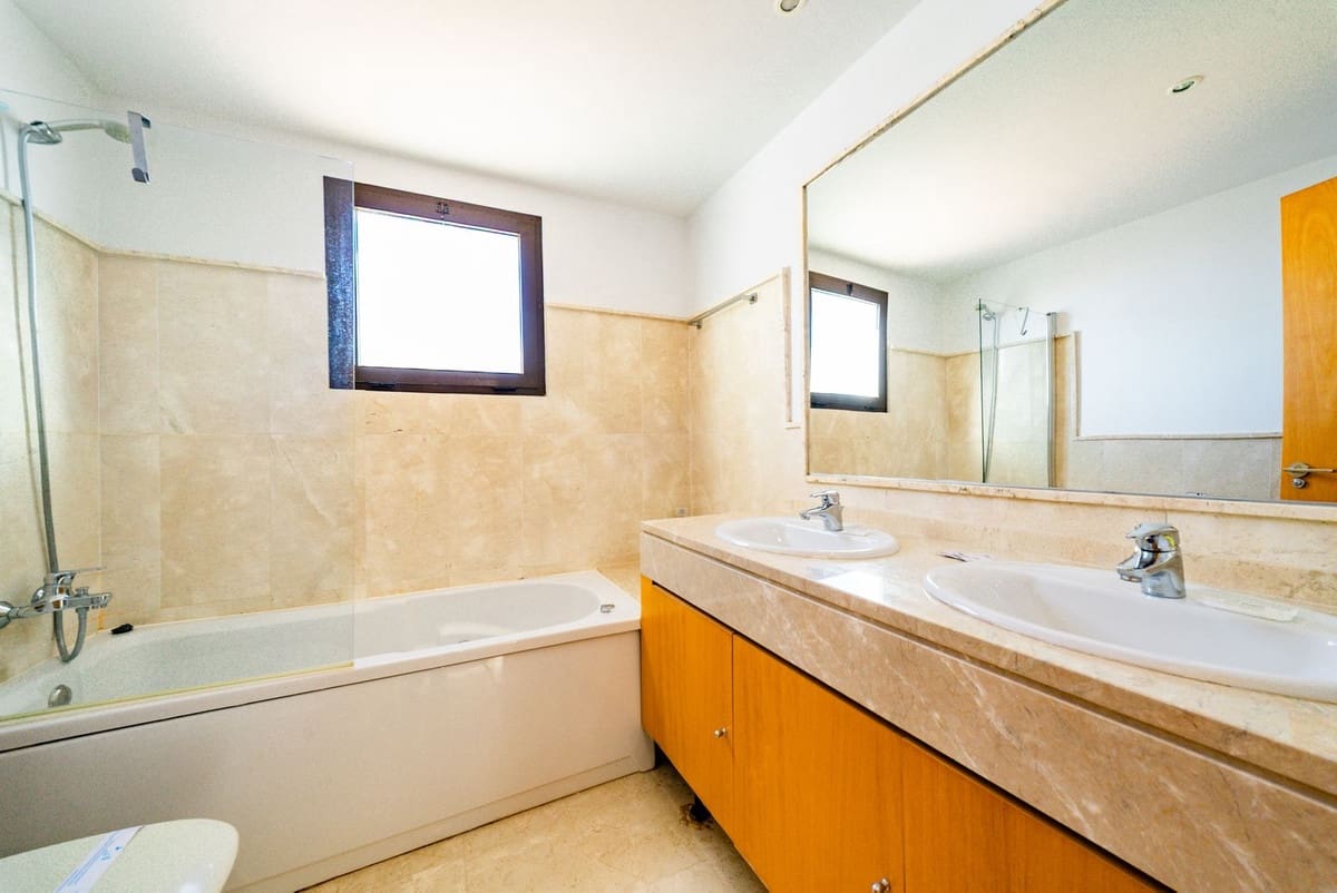 3 soveværelse Lejlighed til salg i Bahia de Casares med swimmingpool garage - € 539.950 (Ref: 9971792)