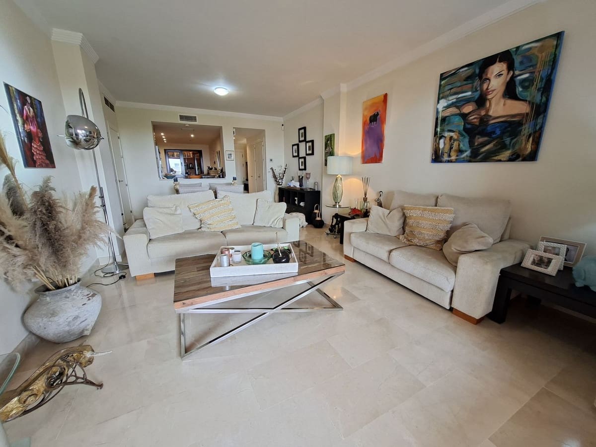 2 bedroom Apartment for sale in La Duquesa / Puerto de la Duquesa with pool garage - € 325,000 (Ref: 9971798)