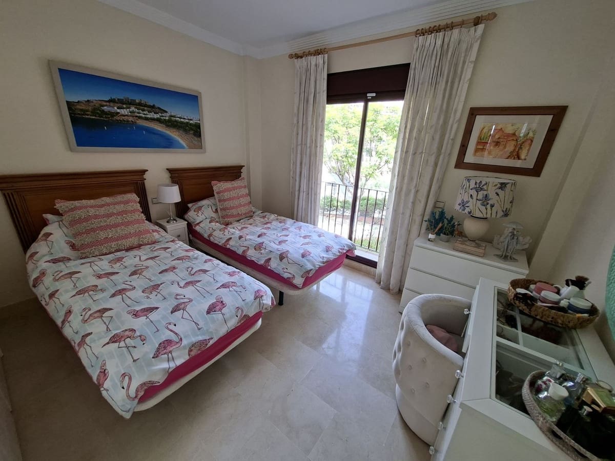 2 bedroom Apartment for sale in La Duquesa / Puerto de la Duquesa with pool garage - € 325,000 (Ref: 9971798)