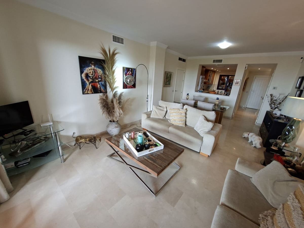 2 bedroom Apartment for sale in La Duquesa / Puerto de la Duquesa with pool garage - € 325,000 (Ref: 9971798)