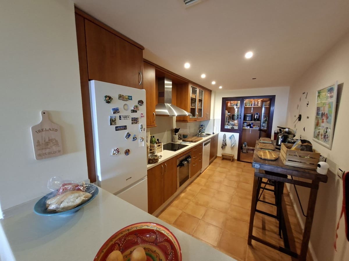 2 bedroom Apartment for sale in La Duquesa / Puerto de la Duquesa with pool garage - € 325,000 (Ref: 9971798)
