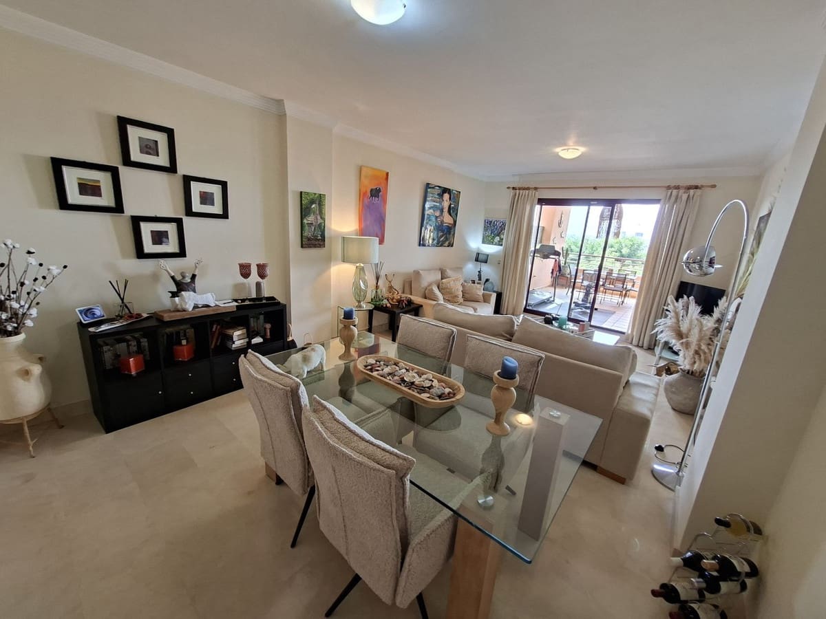2 bedroom Apartment for sale in La Duquesa / Puerto de la Duquesa with pool garage - € 325,000 (Ref: 9971798)
