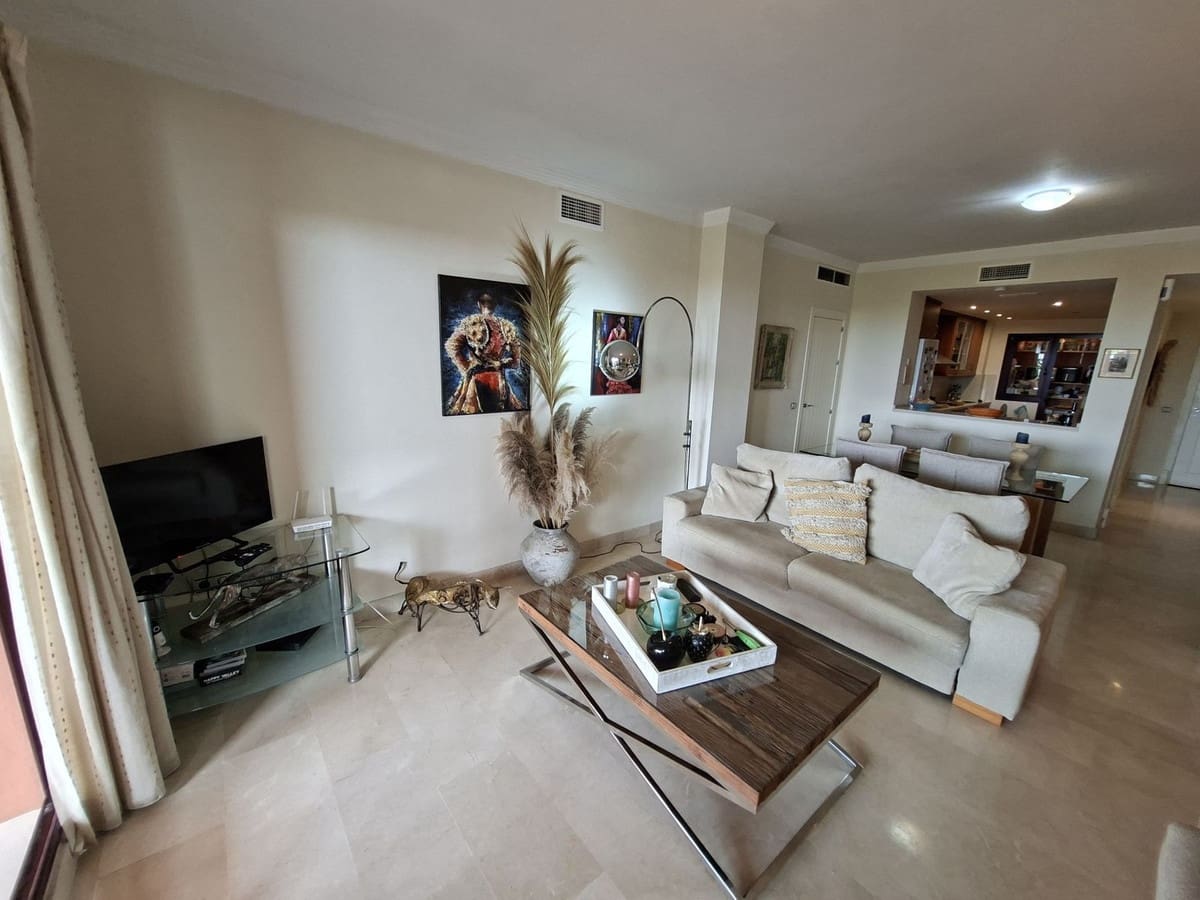 2 bedroom Apartment for sale in La Duquesa / Puerto de la Duquesa with pool garage - € 325,000 (Ref: 9971798)
