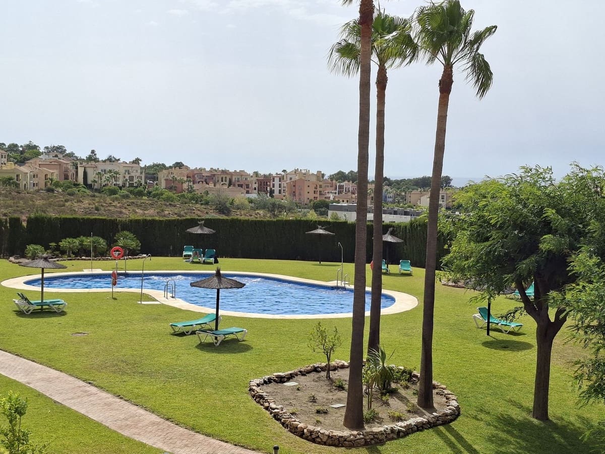 2 bedroom Apartment for sale in La Duquesa / Puerto de la Duquesa with pool garage - € 325,000 (Ref: 9971798)