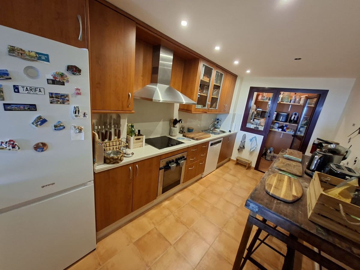 2 bedroom Apartment for sale in La Duquesa / Puerto de la Duquesa with pool garage - € 325,000 (Ref: 9971798)
