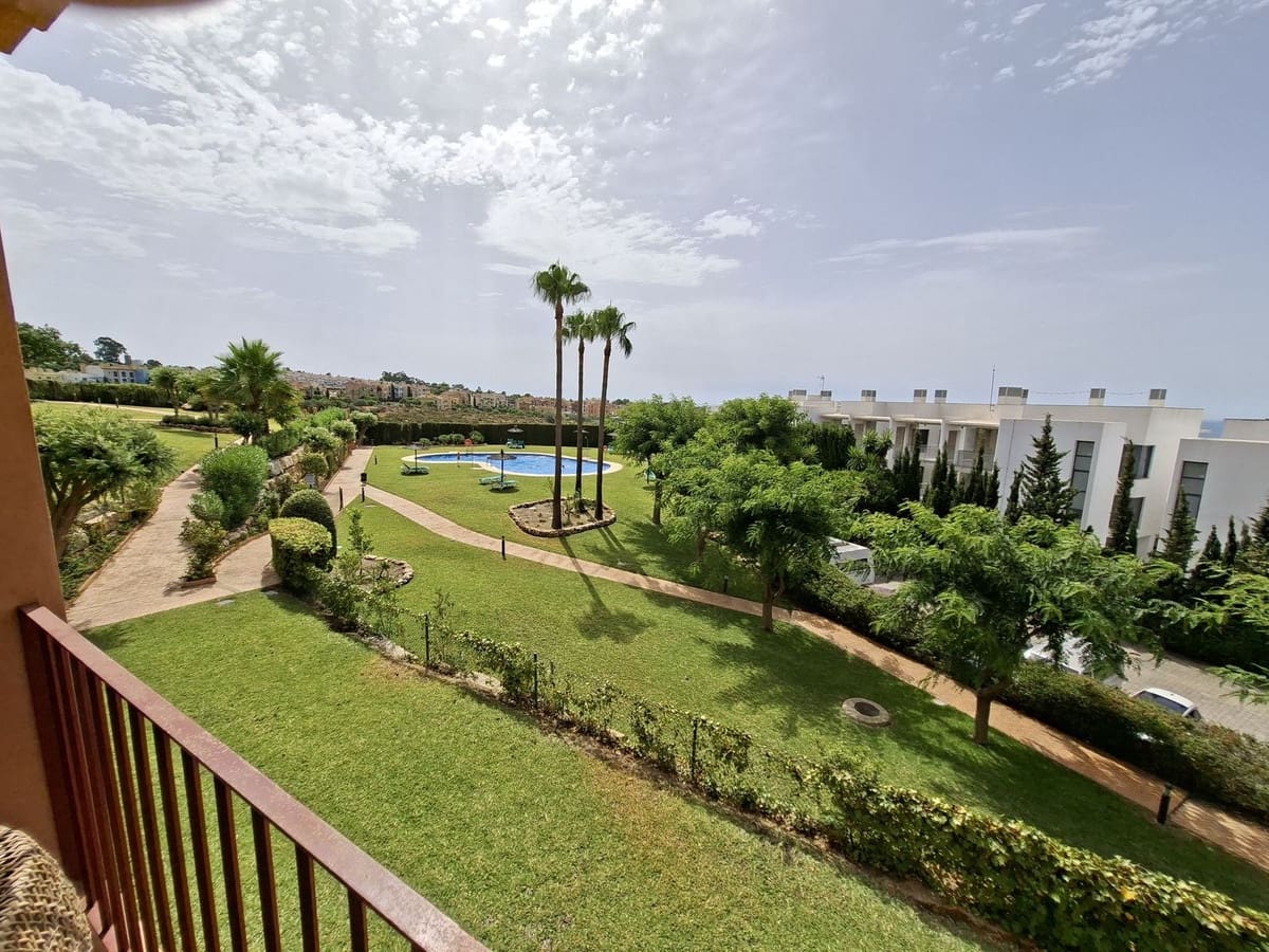 2 bedroom Apartment for sale in La Duquesa / Puerto de la Duquesa with pool garage - € 325,000 (Ref: 9971798)