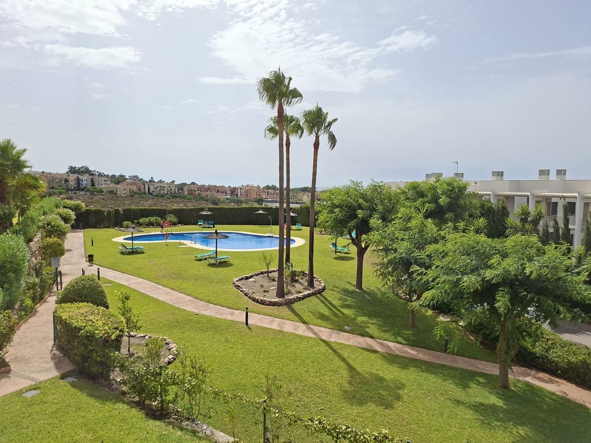 2 bedroom Apartment for sale in La Duquesa / Puerto de la Duquesa with pool garage - € 325,000 (Ref: 9971798)