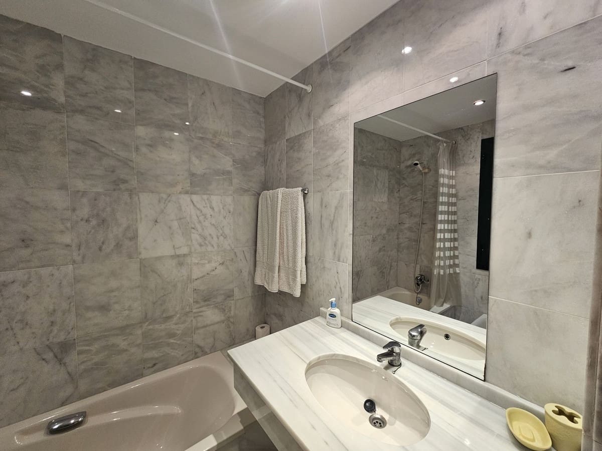 3 bedroom Apartment for sale in Riviera del Sol with pool - € 349,000 (Ref: 9971800)