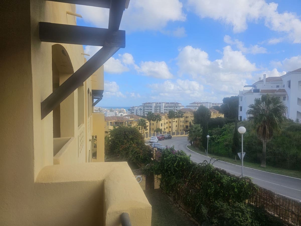 3 bedroom Apartment for sale in Riviera del Sol with pool - € 349,000 (Ref: 9971800)