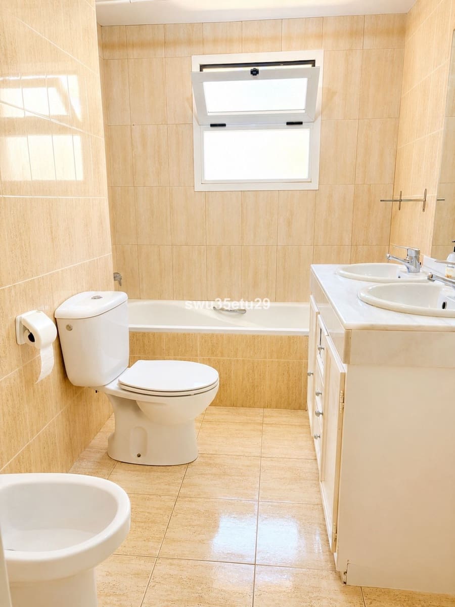 2 bedroom Apartment for sale in Calahonda with pool - € 285,000 (Ref: 9971803)