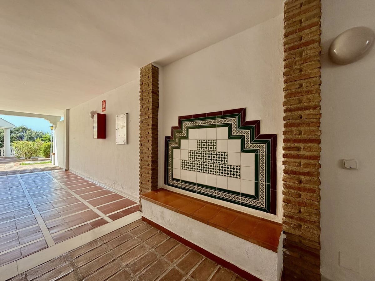 2 bedroom Apartment for sale in Riviera del Sol with pool - € 299,000 (Ref: 9971804)