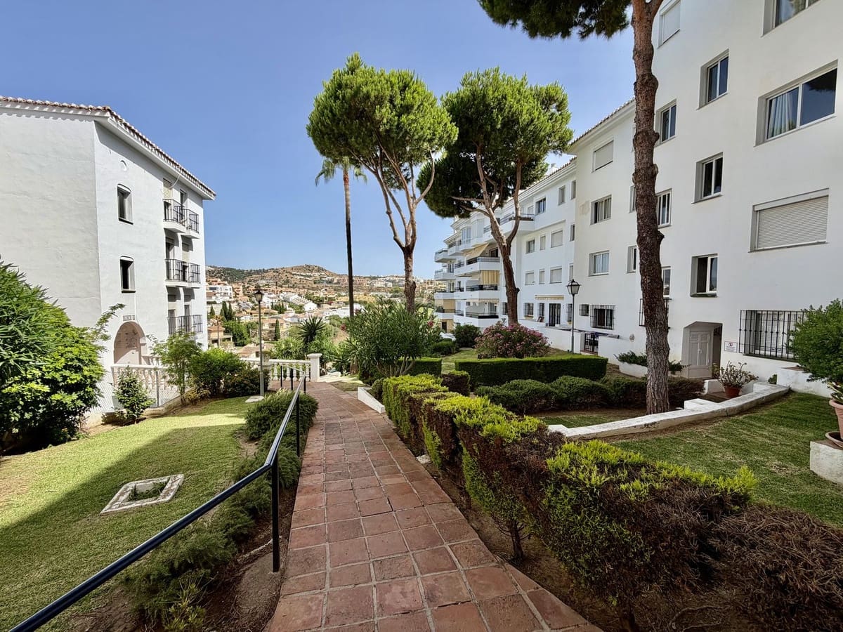 2 bedroom Apartment for sale in Riviera del Sol with pool - € 299,000 (Ref: 9971804)