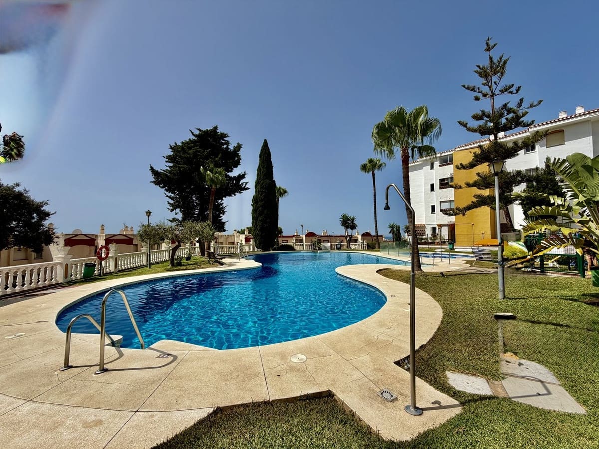 2 bedroom Apartment for sale in Riviera del Sol with pool - € 299,000 (Ref: 9971804)