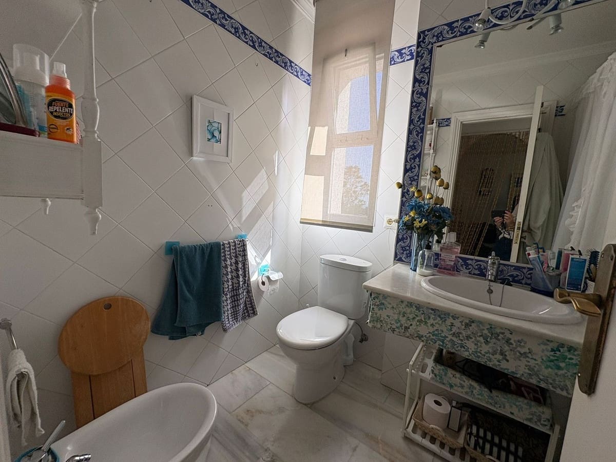 2 bedroom Apartment for sale in Cabopino with pool garage - € 290,000 (Ref: 9971806)