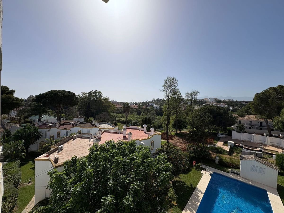 2 bedroom Apartment for sale in Cabopino with pool garage - € 290,000 (Ref: 9971806)