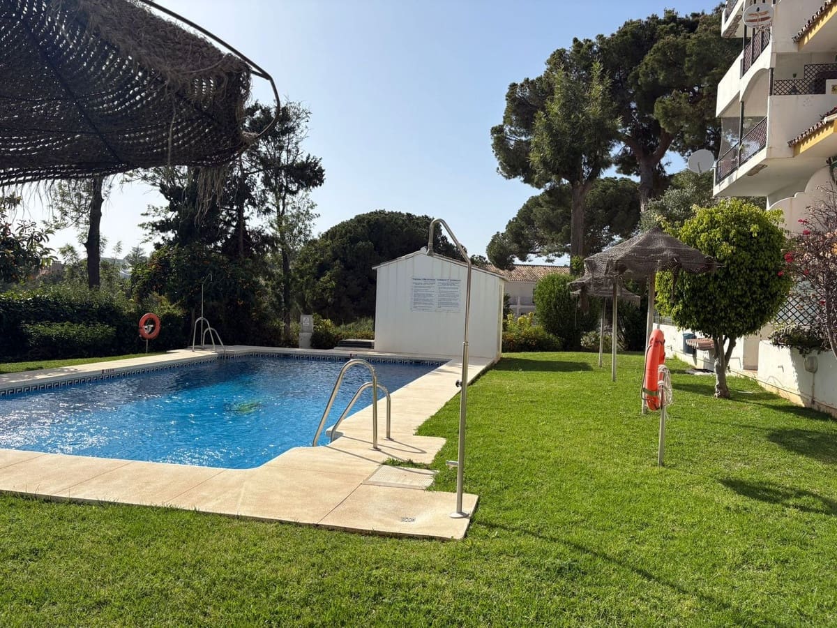 2 bedroom Apartment for sale in Cabopino with pool garage - € 290,000 (Ref: 9971806)