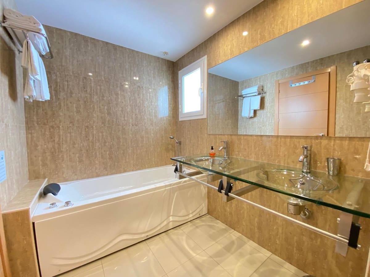 2 bedroom Apartment for sale in Atalaya-Isdabe with pool - € 410,000 (Ref: 9971807)