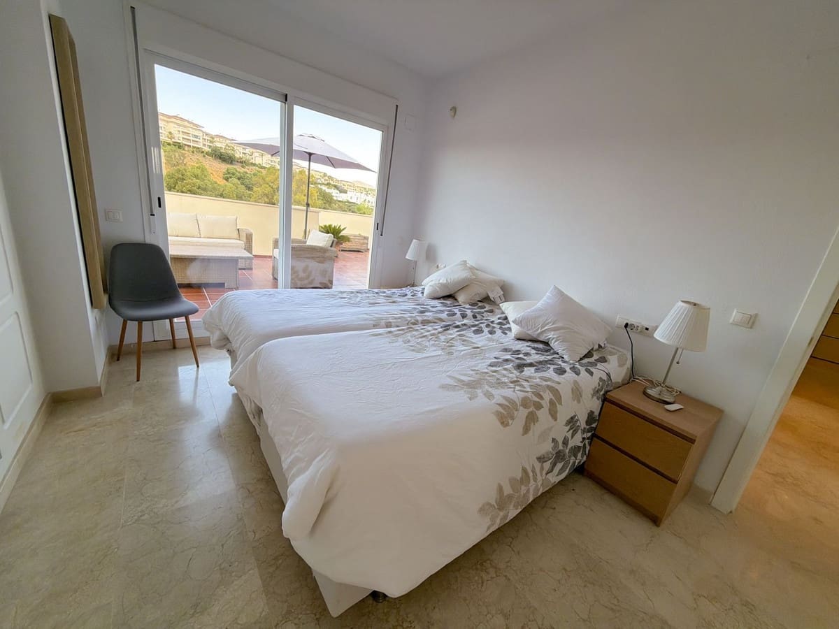 2 soverom Leilighet til salgs i Mijas Golf med svømmebasseng garasje - € 349 000 (Ref: 9971813)