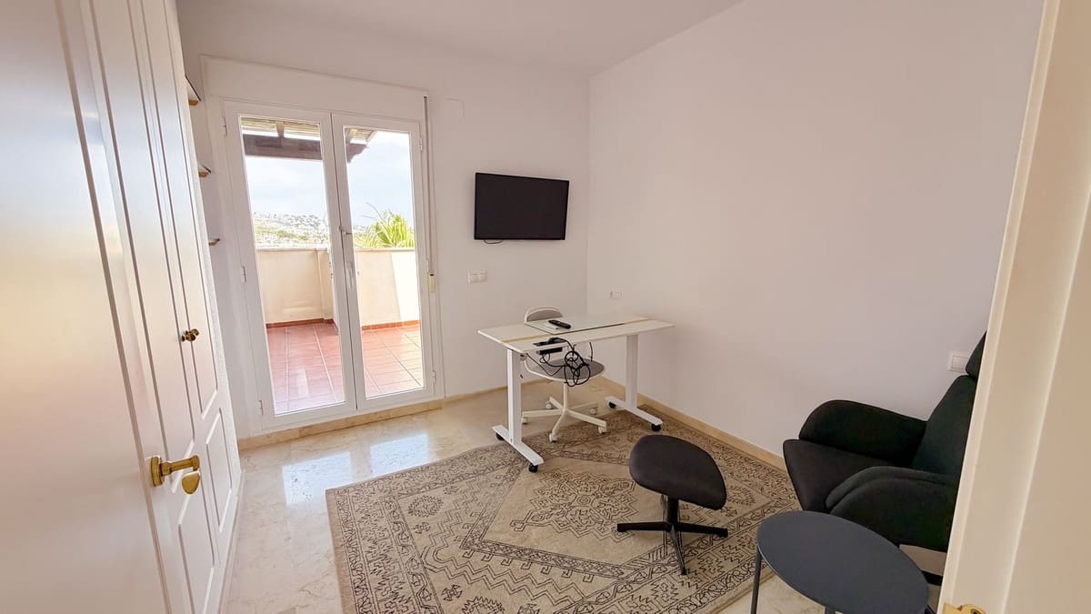 2 soverom Leilighet til salgs i Mijas Golf med svømmebasseng garasje - € 349 000 (Ref: 9971813)