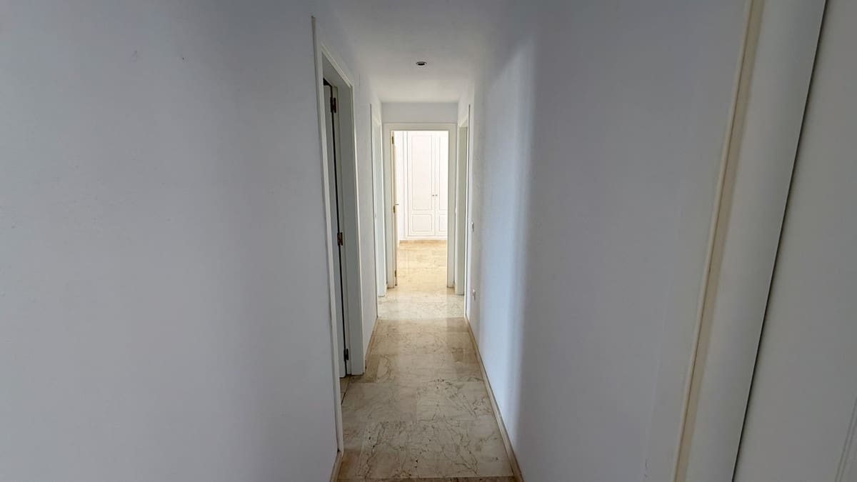 2 soverom Leilighet til salgs i Mijas Golf med svømmebasseng garasje - € 349 000 (Ref: 9971813)