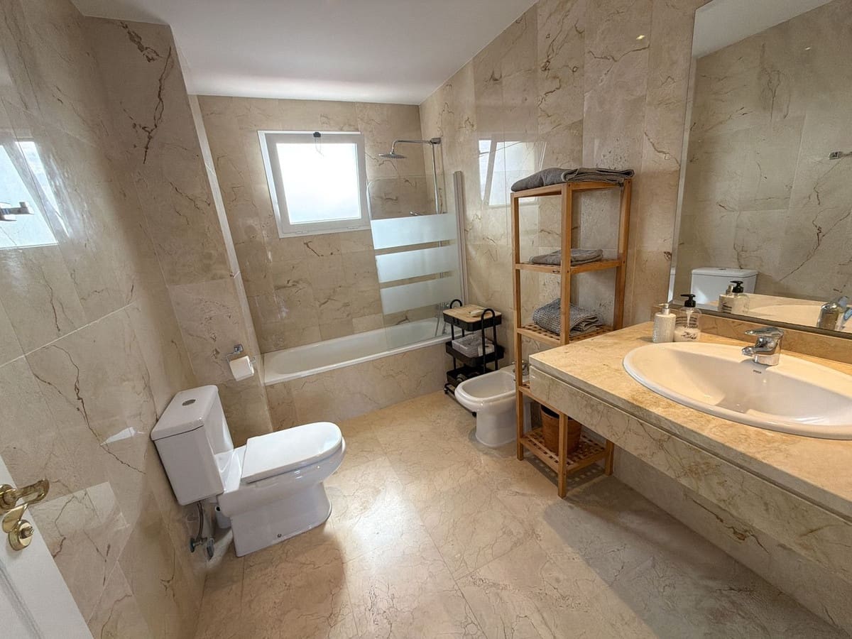 2 soverom Leilighet til salgs i Mijas Golf med svømmebasseng garasje - € 349 000 (Ref: 9971813)